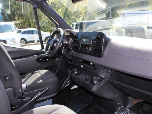 Used 2019 Mercedes-Benz Sprinter 144 image 17