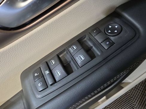 Used 2023 Chrysler Voyager LX FWD image 15