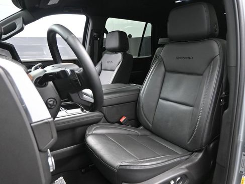 Used 2025 GMC Yukon Denali image 9