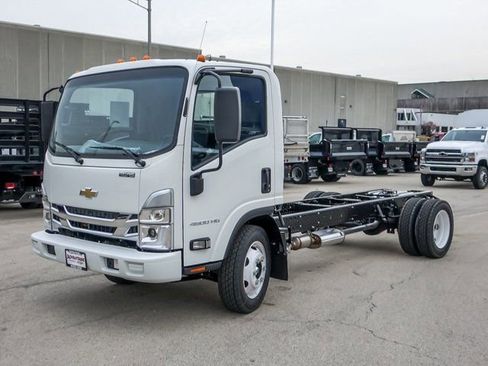 New 2025 Chevrolet Low Cab Forward image 7