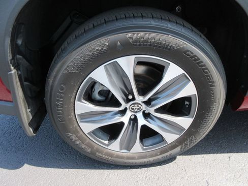 Used 2022 Toyota Highlander XLE AWD/4WD image 9