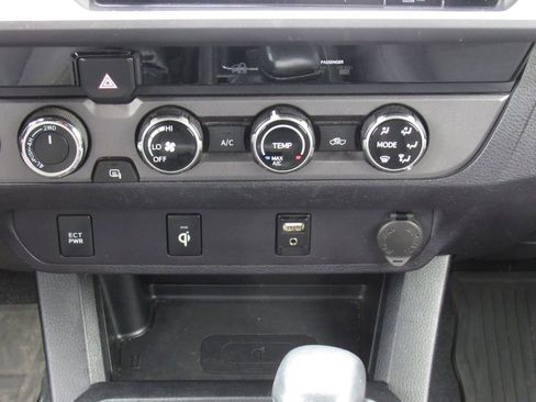 Used 2016 Toyota Tacoma TRD Off-Road image 25