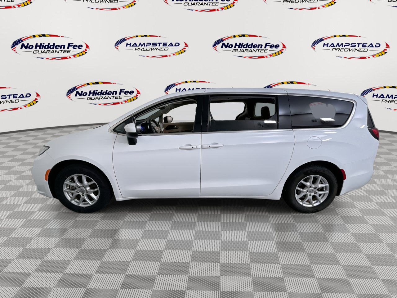 Used 2023 Chrysler Pacifica Touring-L FWD image 6