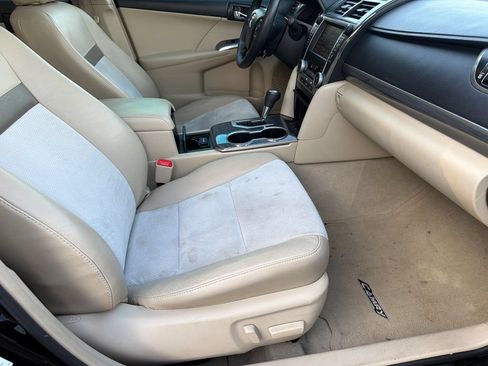 Used 2012 Toyota Camry XLE w/ Leather Pkg FWD image 11
