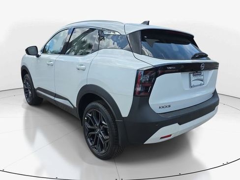 New 2026 Nissan Kicks SR FWD image 7