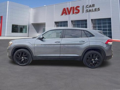 Used 2025 Volkswagen Atlas Cross Sport SE FWD image 11