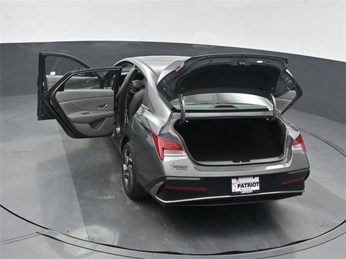 Used 2025 Hyundai Elantra SEL image 51