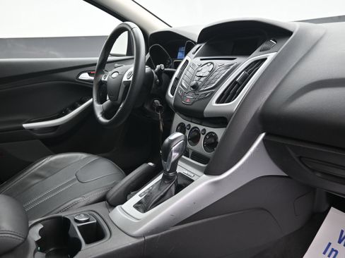 Used 2014 Ford Focus SE w/ Equipment Group 201A FWD image 27