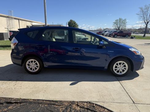 Used 2012 Toyota Prius V Two image 8
