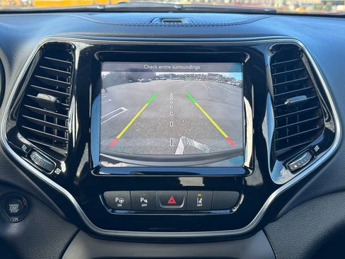 Used 2021 Jeep Cherokee Limited image 18