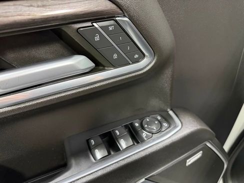 Used 2023 Chevrolet Silverado 1500 LTZ w/ LTZ Convenience Package II AWD/4WD image 19