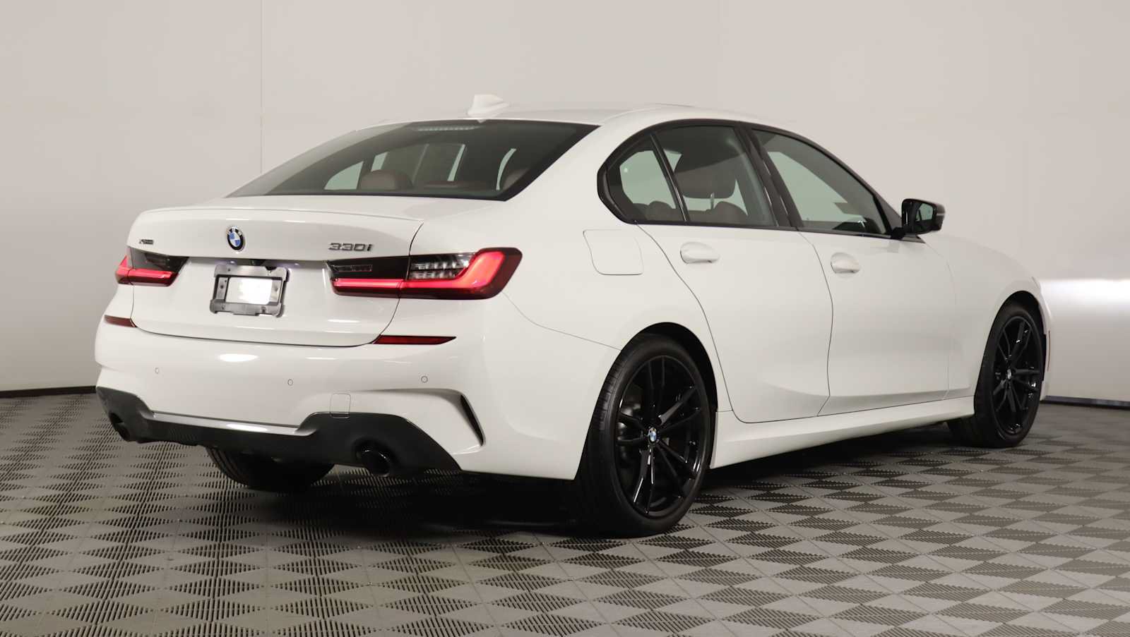 Used 2022 BMW 330i xDrive Sedan w/ M Sport Package AWD/4WD image 6