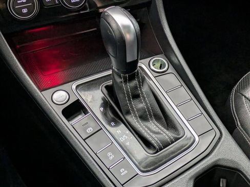 Used 2021 Volkswagen Jetta SEL Premium image 12