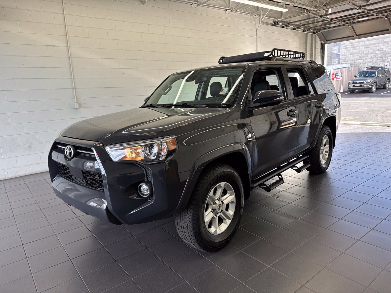 Used 2024 Toyota 4Runner SR5 Premium w/ Moonroof Package AWD/4WD image 4