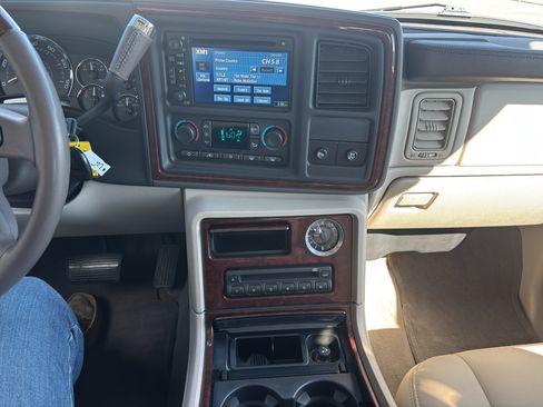 Used 2005 Cadillac Escalade EXT AWD/4WD image 19