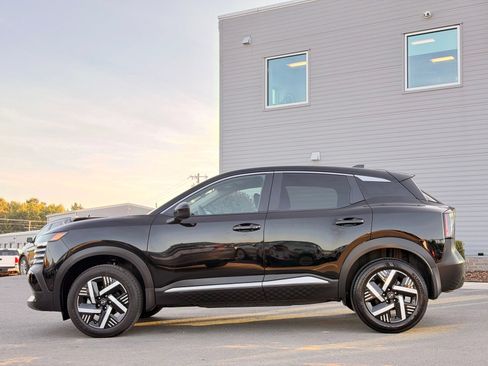 Used 2025 Nissan Kicks SV FWD image 16