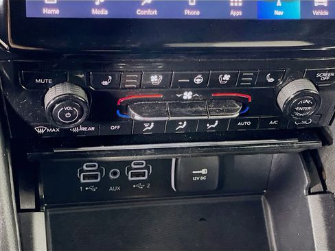 Used 2024 Jeep Grand Cherokee L Limited w/ Luxury Tech Group II image 24