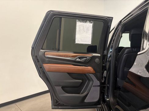Used 2023 GMC Yukon Denali Ultimate AWD/4WD image 34