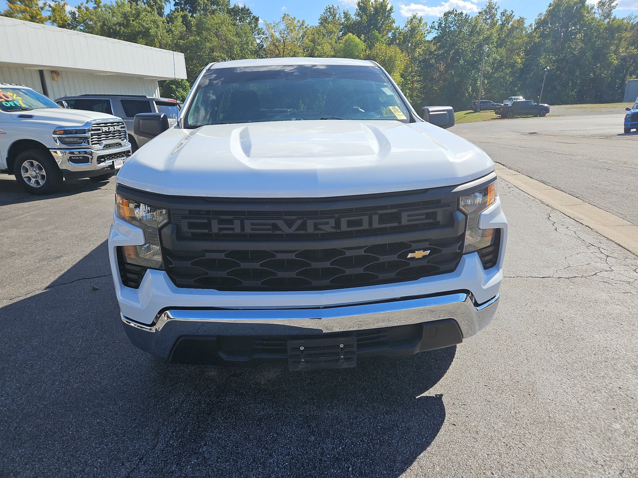 Used 2022 Chevrolet Silverado 1500 W/T RWD image 2