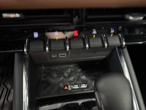Used 2023 GMC Canyon AT4 w/ AT4 Premium Package AWD/4WD image 20