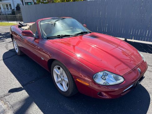 Used 1998 Jaguar XK8 Convertible image 1