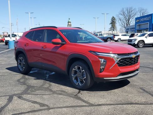 New 2026 Chevrolet Trax LT w/ Driver Confidence Package FWD image 3