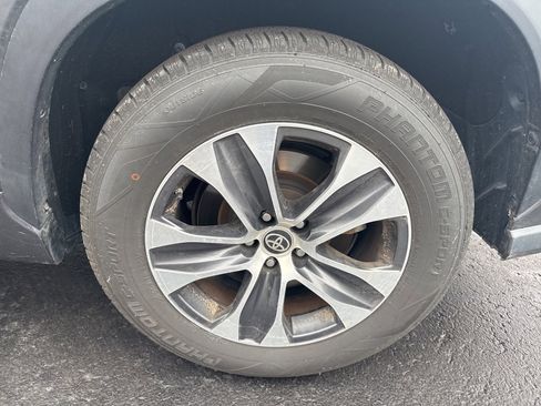 Used 2021 Toyota Highlander XLE image 10