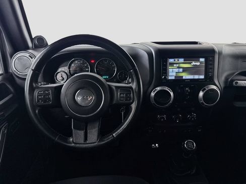 Used 2013 Jeep Wrangler Unlimited Sahara w/ Connectivity Group AWD/4WD image 20