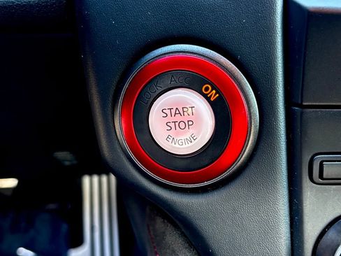 Used 2019 Nissan 370Z NISMO RWD image 18