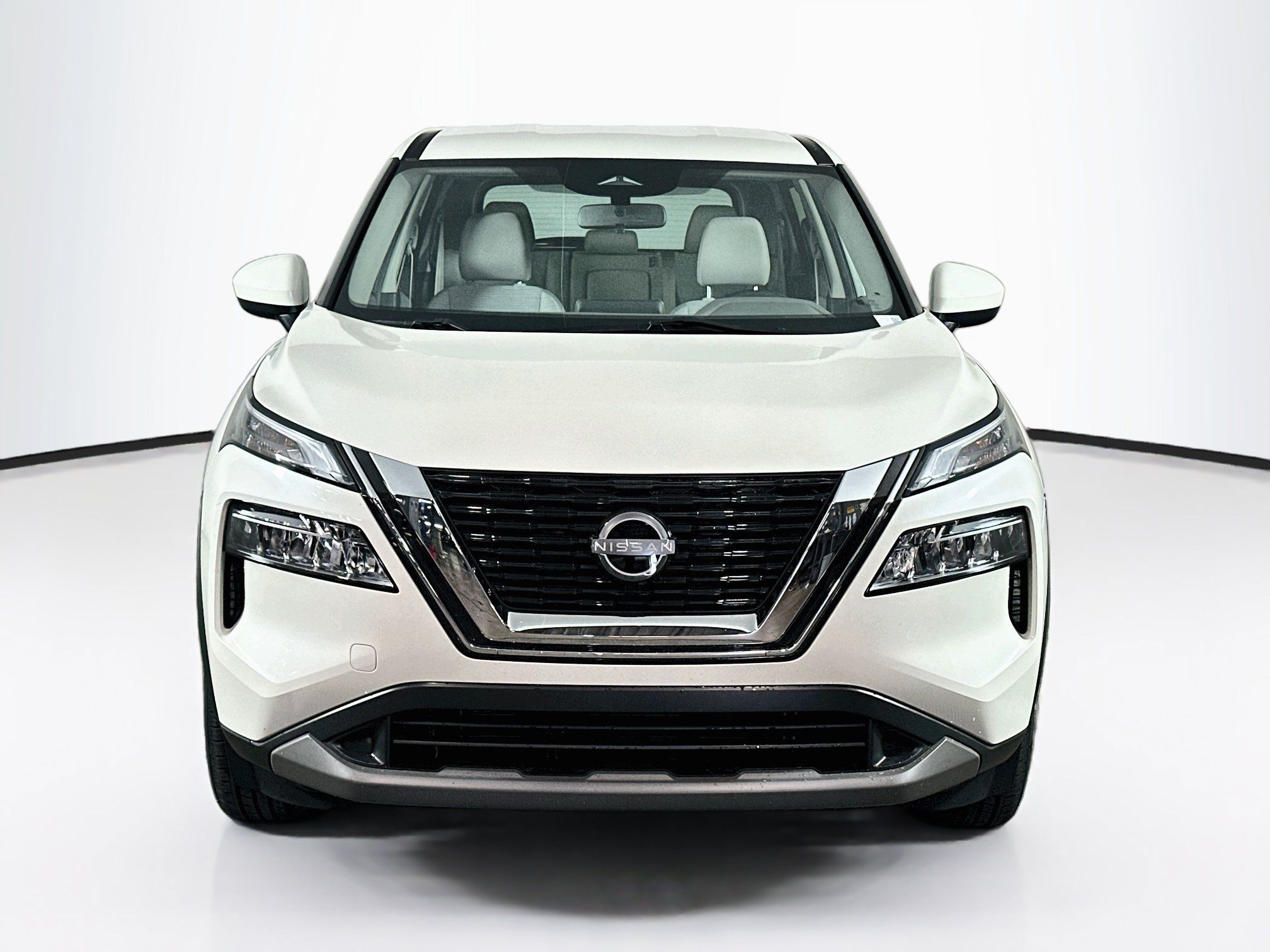 Used 2023 Nissan Rogue SV FWD image 2