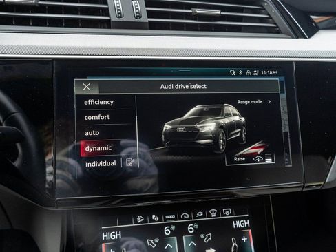 Used 2024 Audi Q8 e-tron Prestige image 11