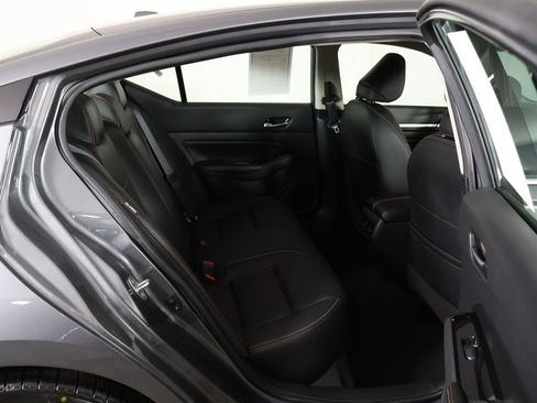 Used 2023 Nissan Altima 2.0 SR FWD image 32