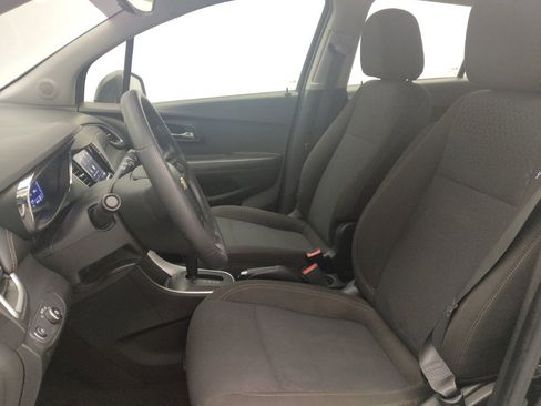 Used 2020 Chevrolet Trax LS image 17