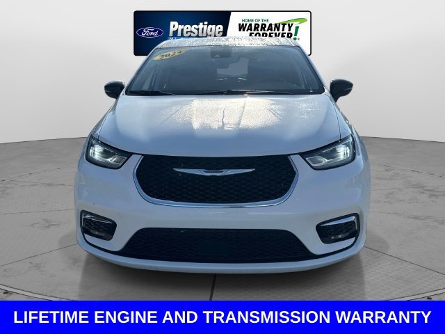 Used 2024 Chrysler Pacifica Touring-L FWD image 9