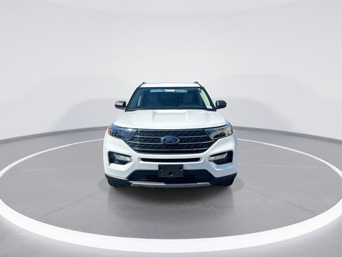 Used 2024 Ford Explorer XLT w/ Equipment Group 202A AWD/4WD image 3