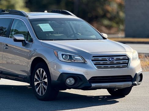 Used 2017 Subaru Outback 2.5i Limited image 15