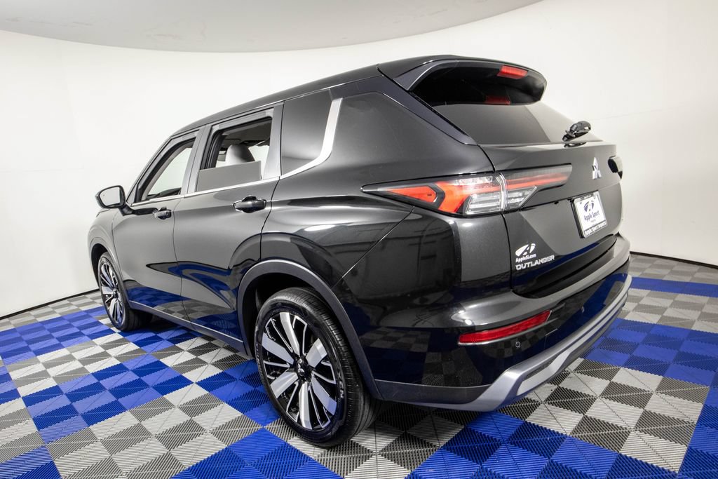 Used 2025 Mitsubishi Outlander SE FWD image 8