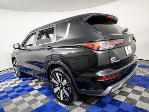 Used 2025 Mitsubishi Outlander SE FWD image 8