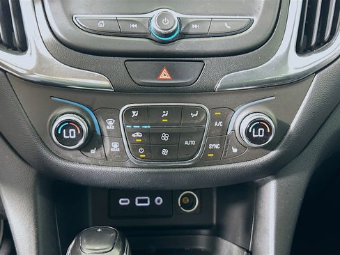 Used 2019 Chevrolet Equinox LT image 24