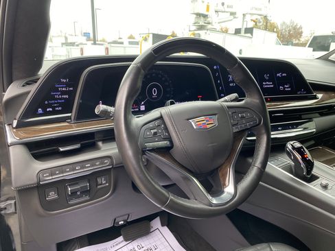 Used 2023 Cadillac Escalade Sport Platinum w/ LPO, ONYX Package image 17