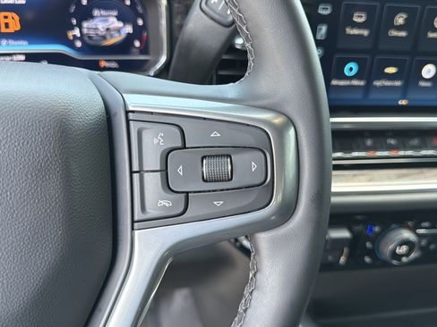 Used 2024 Chevrolet Silverado 2500 LTZ w/ LTZ Convenience Package AWD/4WD image 17