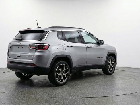 Used 2025 Jeep Compass Limited image 9