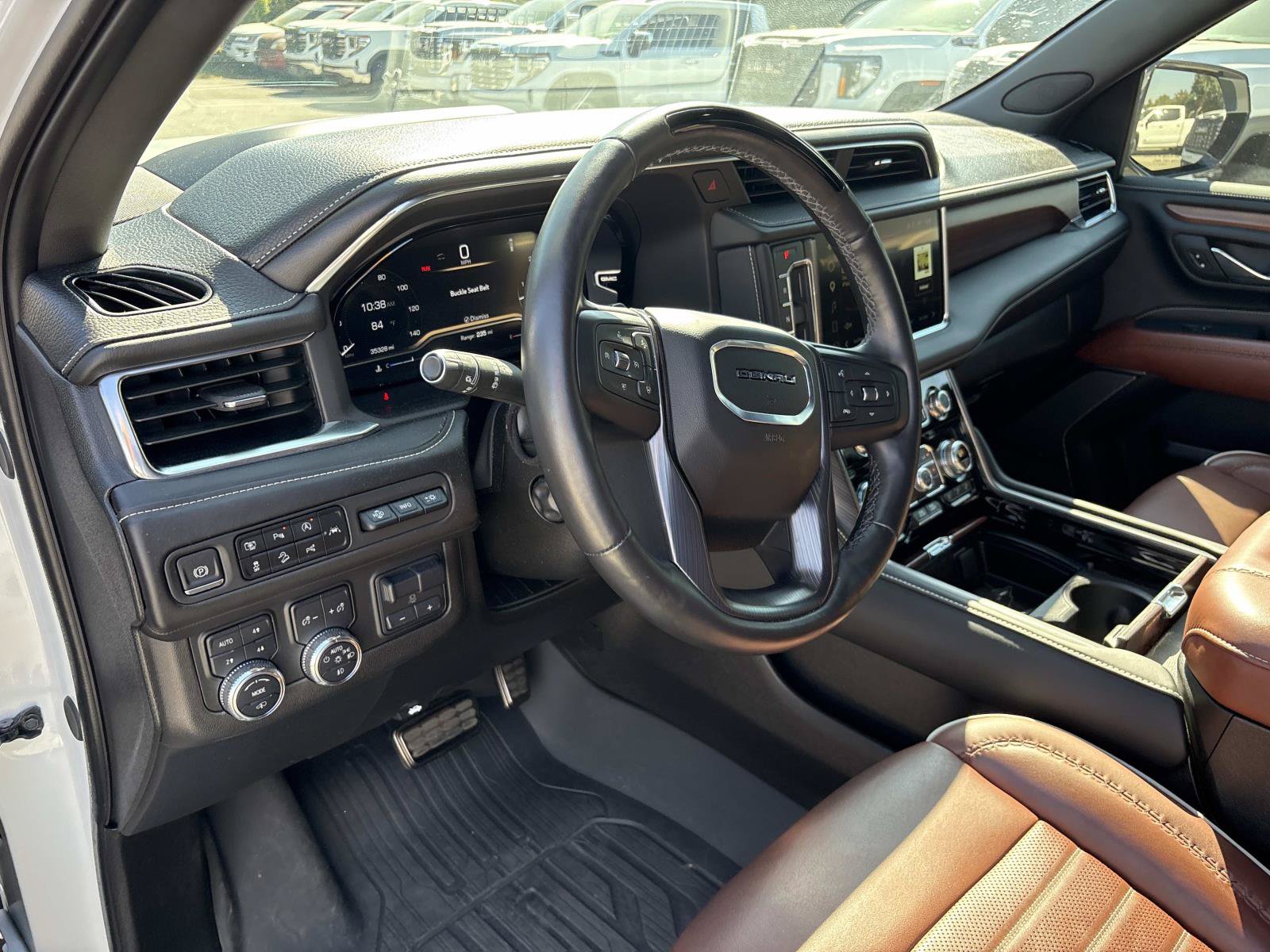 Used 2024 GMC Yukon XL Denali Ultimate AWD/4WD image 17