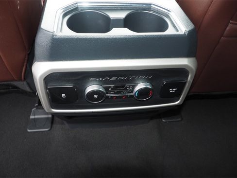 Used 2024 Ford Expedition Limited image 16