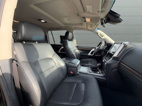 Used 2016 Toyota Land Cruiser w/ Four Season Floor Mat Package image 11