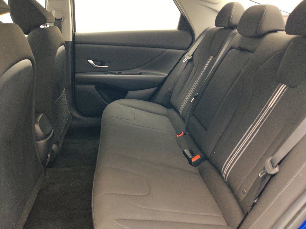 Used 2025 Hyundai Elantra SEL FWD image 18