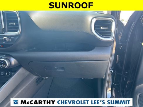 Used 2024 Hyundai Venue SEL image 24