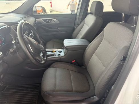 Used 2023 Chevrolet Traverse LT FWD image 10