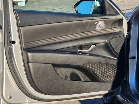 Certified 2022 Hyundai Elantra SEL w/ Convenience Package image 9