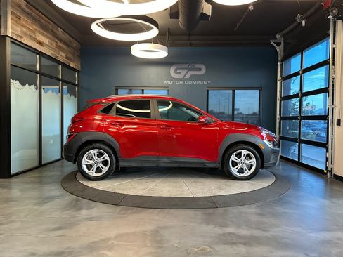 Used 2022 Hyundai Kona SEL FWD image 2